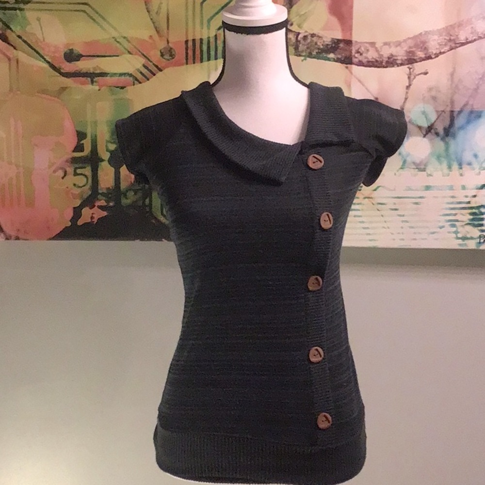 VINTAGE THREADS SHORT SLEEVE SWEATER TOP SIZE SM.